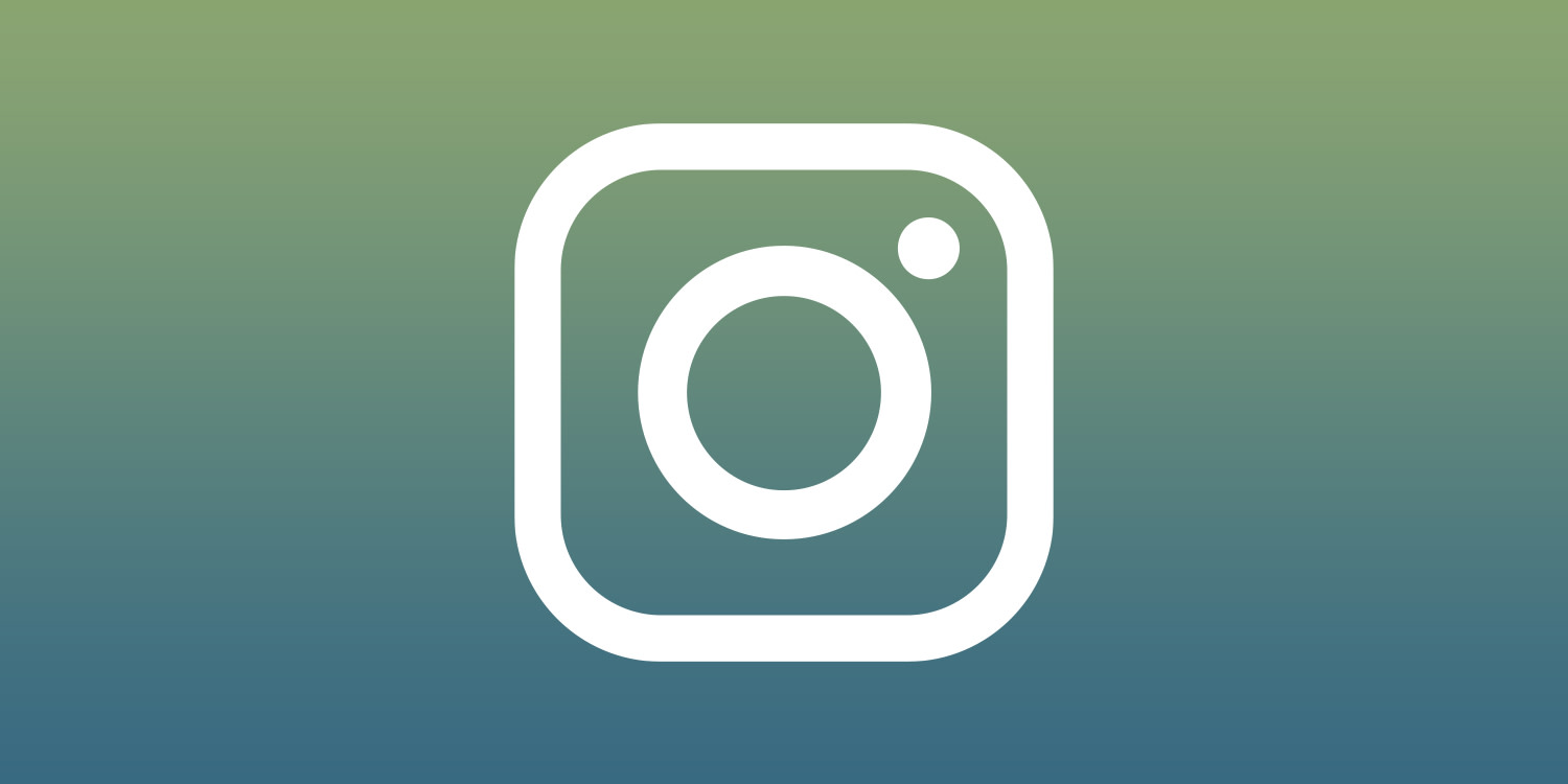 Logotyp: Vit Instagram-kameraikon på en grön till blå tonad bakgrund.