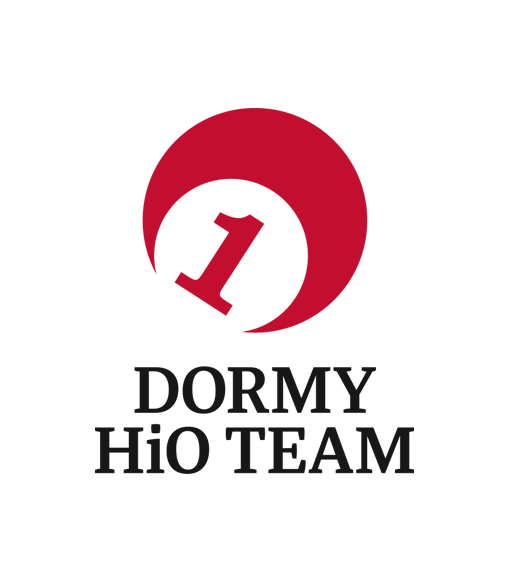 Logo: Röd krona ovanför svart texten "Scandic" på vit bakgrund.

Rewritten in en-GB:

Logo: A red crown above black text reading "Scandic" on a white background.