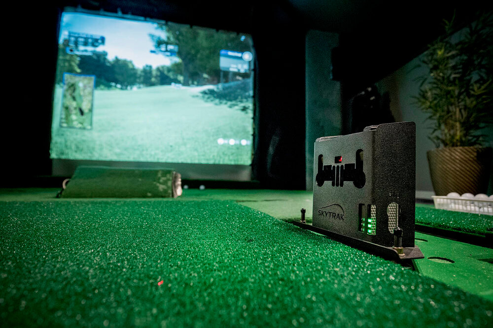 Thomas köpte simulatorn Skytrak, som kostar cirka 25 000 kronor, och är nöjd med sitt val.