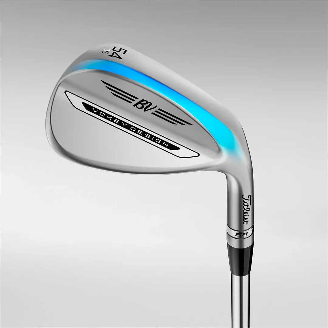Golfklubba av typen wedge med texten "VOKEY DESIGN", "BV", "54", "S" och "Titleist" på klubbhuvudet, mot ljus bakgrund.