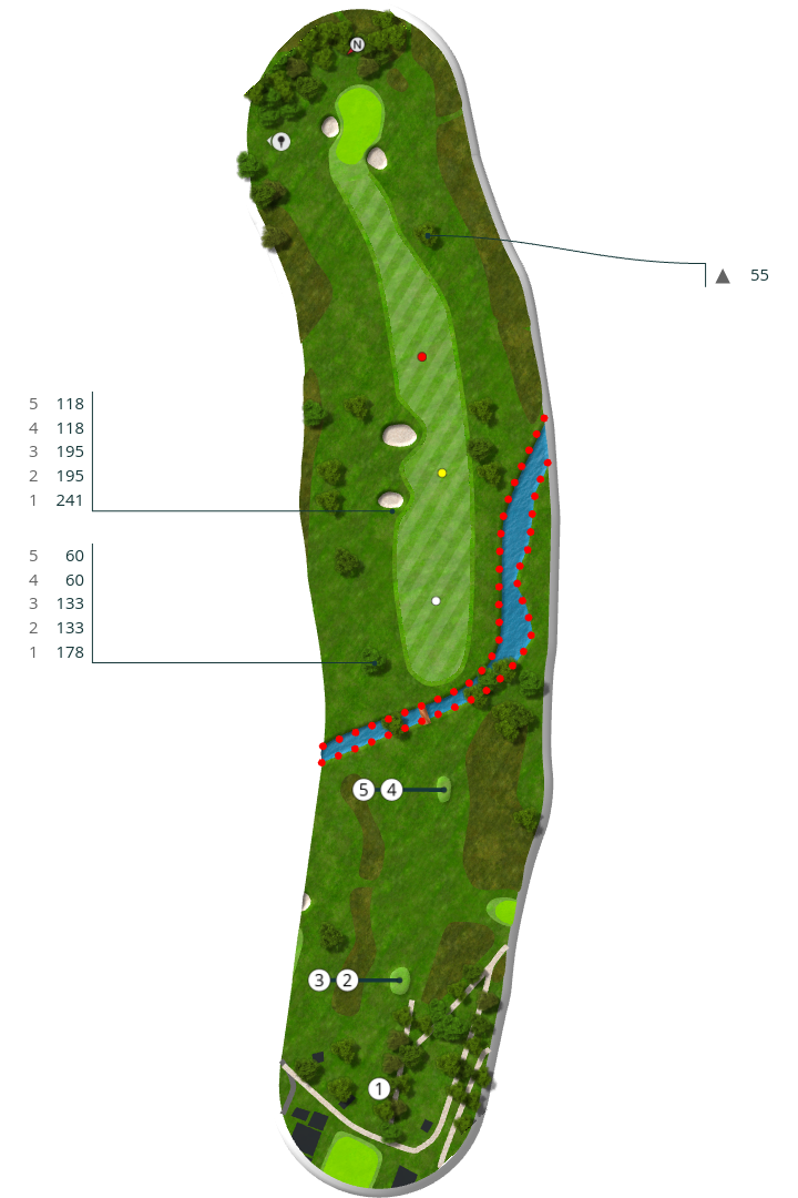 Golfbana med fairway, green, bunkrar och vattenhinder markerat, samt avståndstabeller och utslagsplatser.