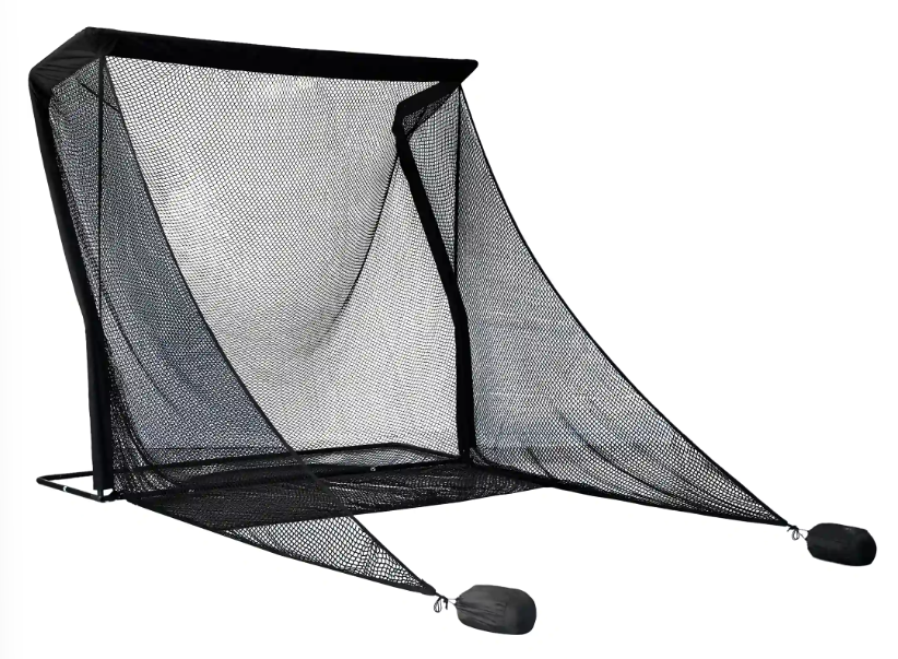 Stort svart träningsnät med metallram och två vikter framtill, avsett för att fånga bollar vid sportträning.