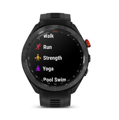 Svart smartklocka visar träningsalternativ: Walk, Run, Strength, Yoga och Pool Swim med färgade ikoner på skärmen.